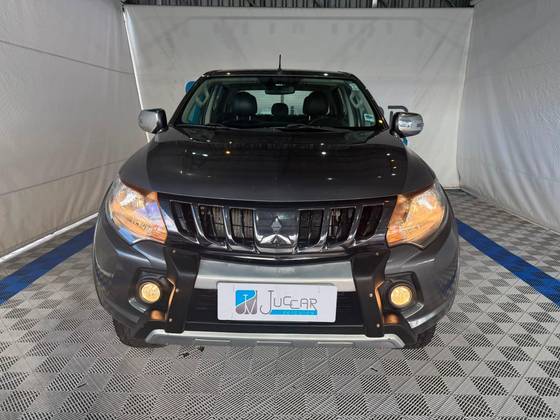 MITSUBISHI L200 TRITON 2.4 16V TURBO DIESEL SPORT HPE-S CD 4P 4X4 AUTOMÁTICO MITSUBISHI L200 TRITON 2.4 16V TURBO DIESEL SPORT HPE-S CD 4P 4X4 AUTOMÁTICO
